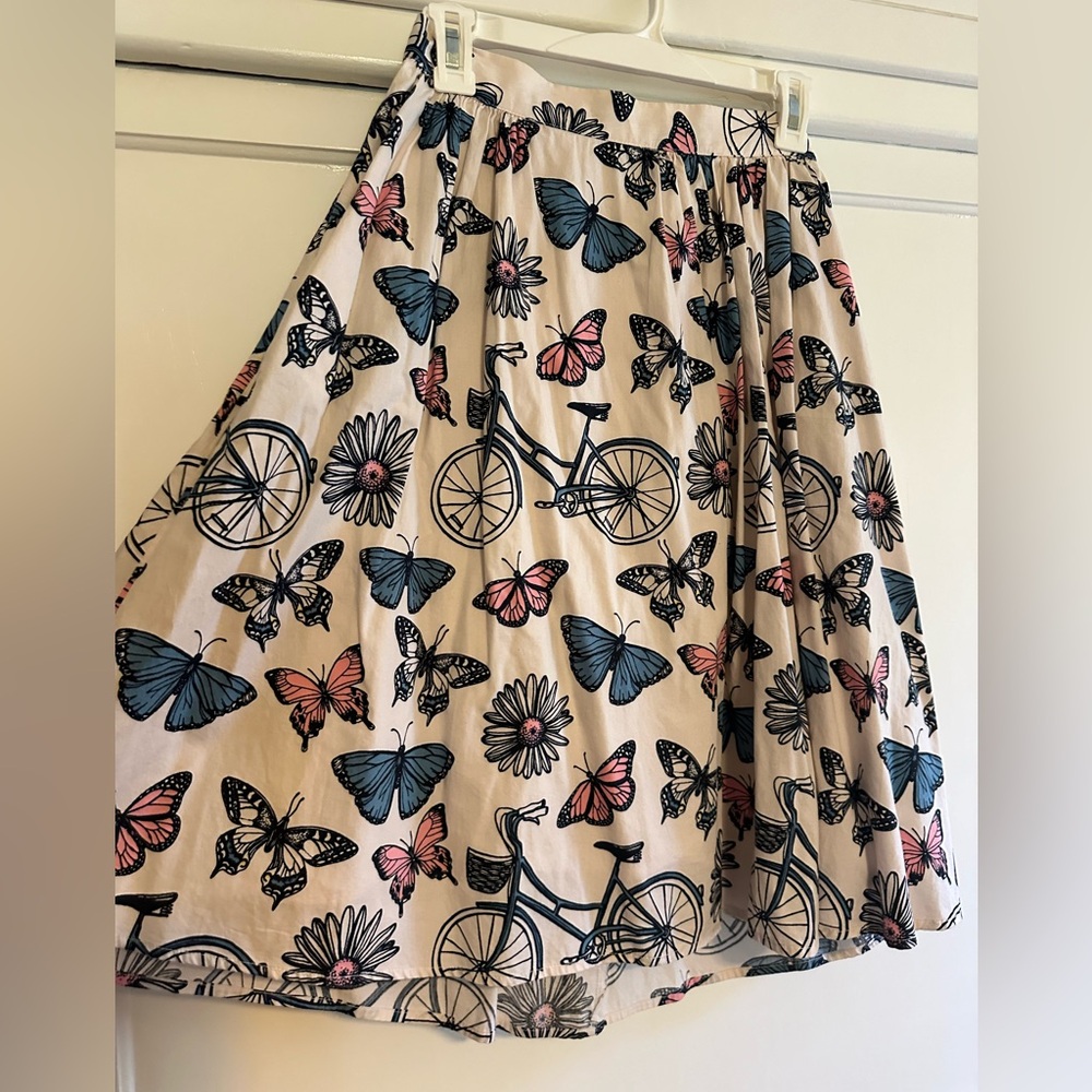 Fervour size medium skirt in a darling bicycle and butterfly 🦋 print!
